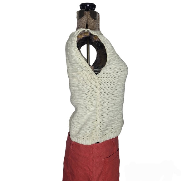 Hand knit white sleeveless top - Picture 3 of 10